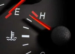 4 أسباب تسبب ارتفاع درجة حرارة محرك السيارة تعرف عليها